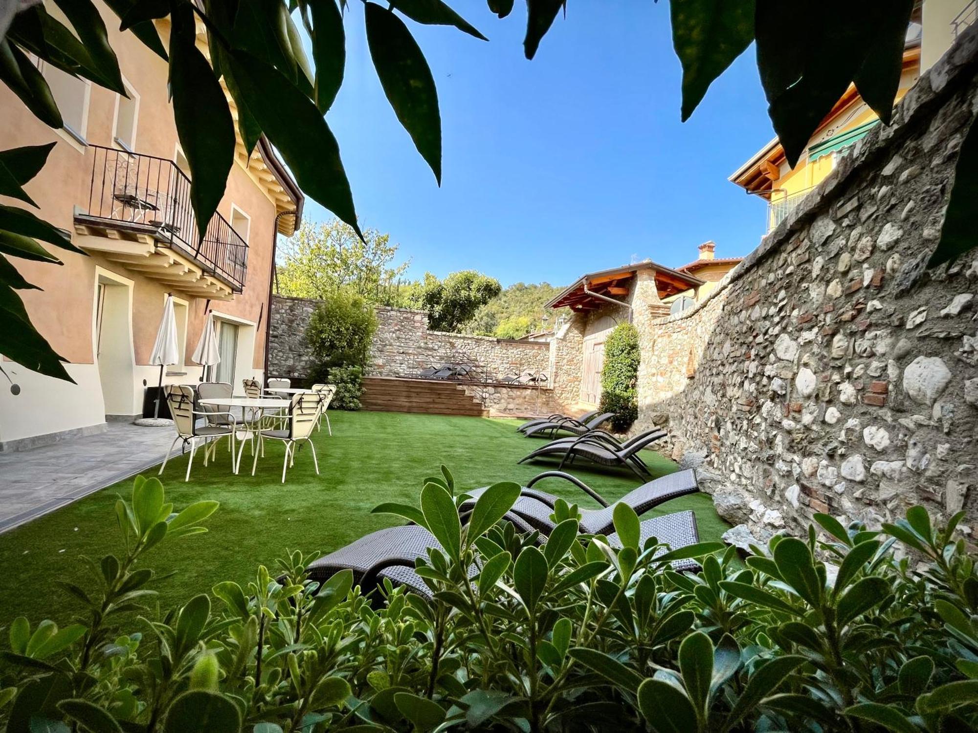 Villa Fontanelle Gardapartments Polpenazze del Garda Exteriör bild